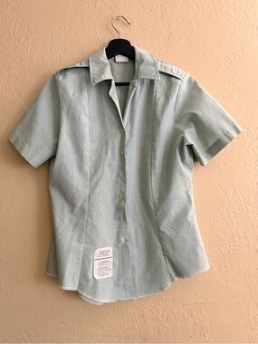 Vintage Women's Short-Sleeve Button Down Shirt in Light Mint